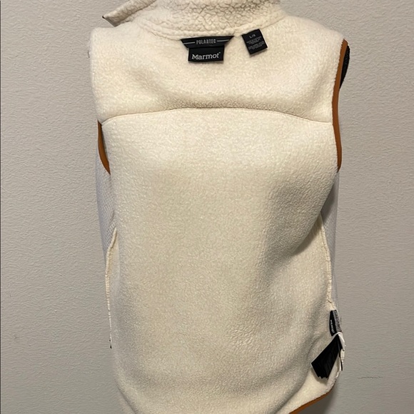 Marmot Tan and Cream Fleece Vest comfort and style - Picture 6 of 12